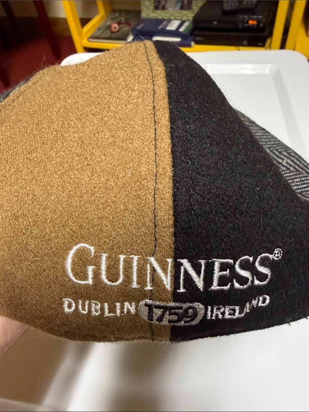 Guinness Boston Scally Flat Cap in Black, Tan & Green - Classic Men's Hat - Picture 8 of 8